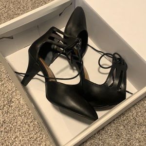 Black tie up pumps